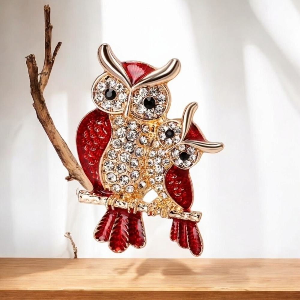 New! Charming owl brooch